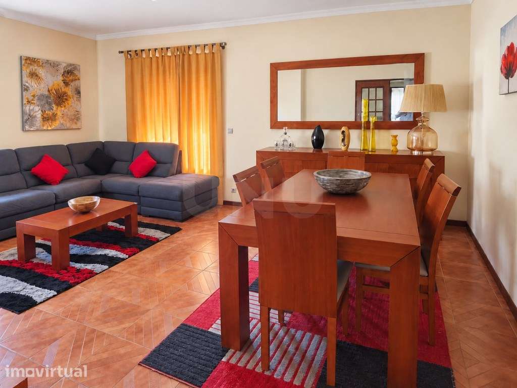 Apartamento T3, com garagem, sótão, várias varandas e excelentes vi... - Grande imagem: 2/16