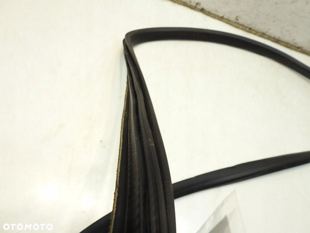 USZCZELKA DRZWI PRAWA TYŁ RENAULT MEGANE IV HB - 3