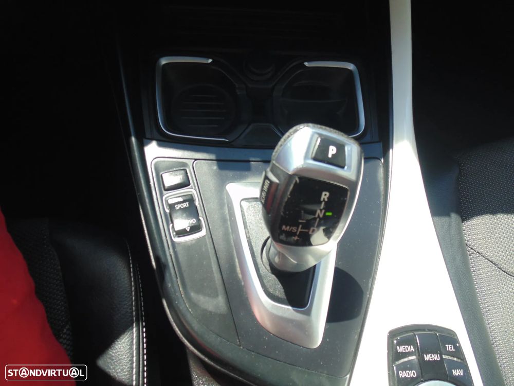 BMW 116 d Line Urban Auto - 28