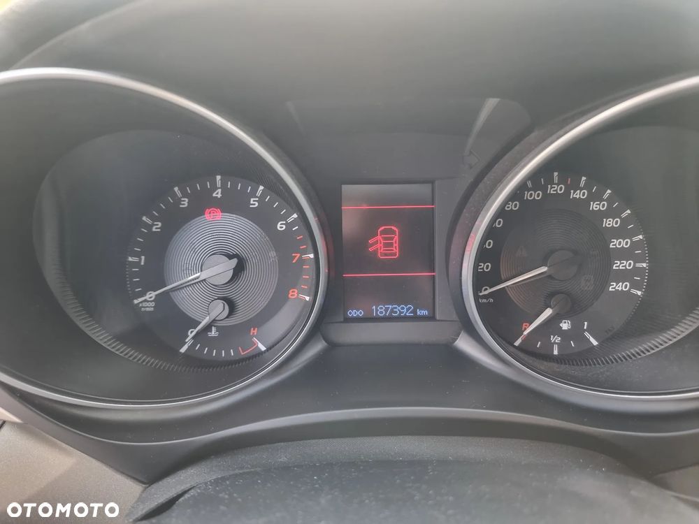 Toyota Avensis 1.8 Active - 16