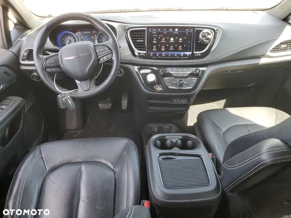 Chrysler Pacifica - 7