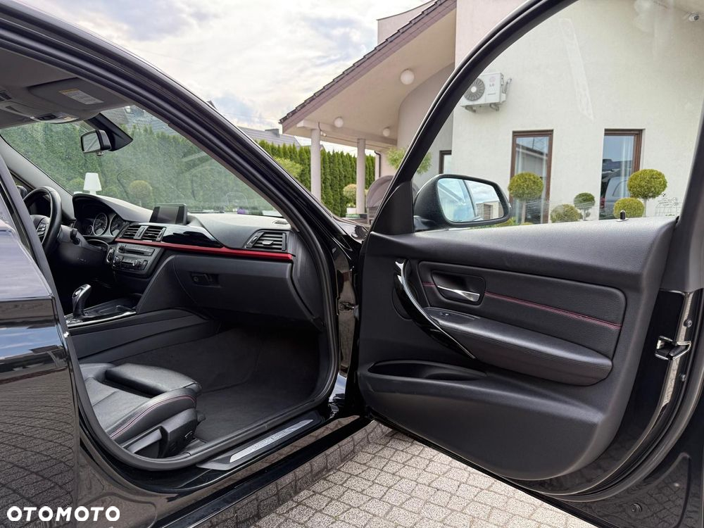 BMW Seria 3 335i Touring Sport Line - 26