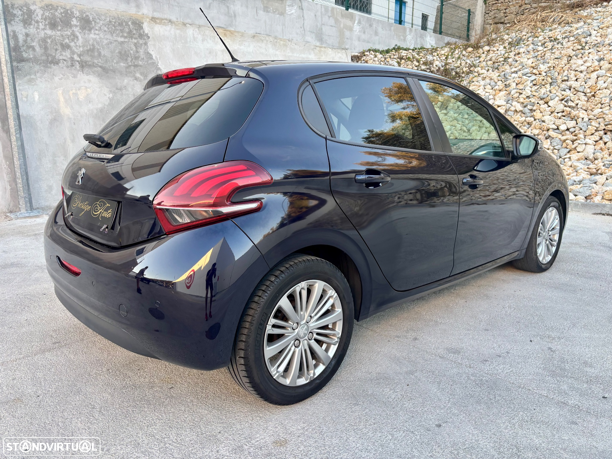 Peugeot 208 1.2 PureTech Signature - 19