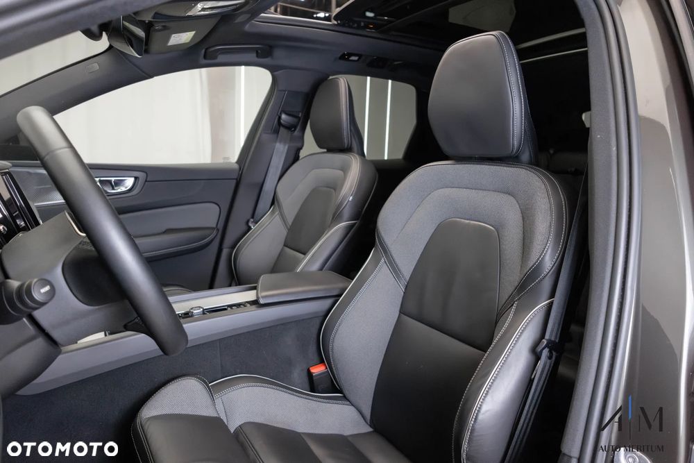 Volvo XC 60 B5 D AWD Ultimate Dark - 16