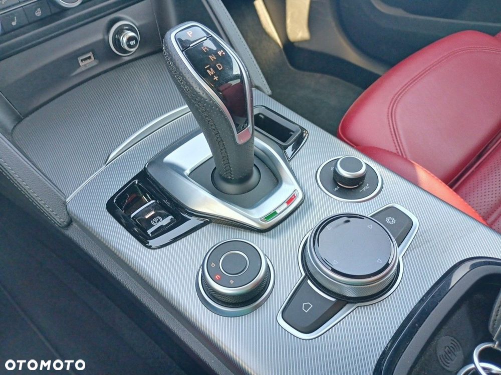 Alfa Romeo Stelvio 2.0 Turbo Veloce Q4 - 26