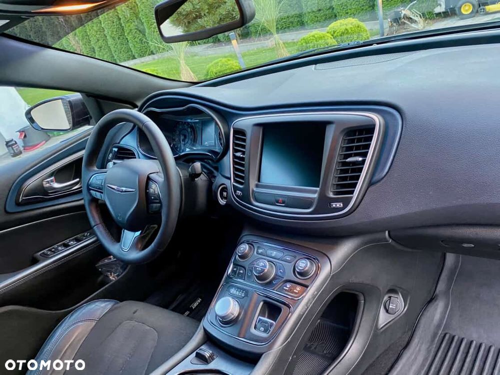 Chrysler 200 - 5