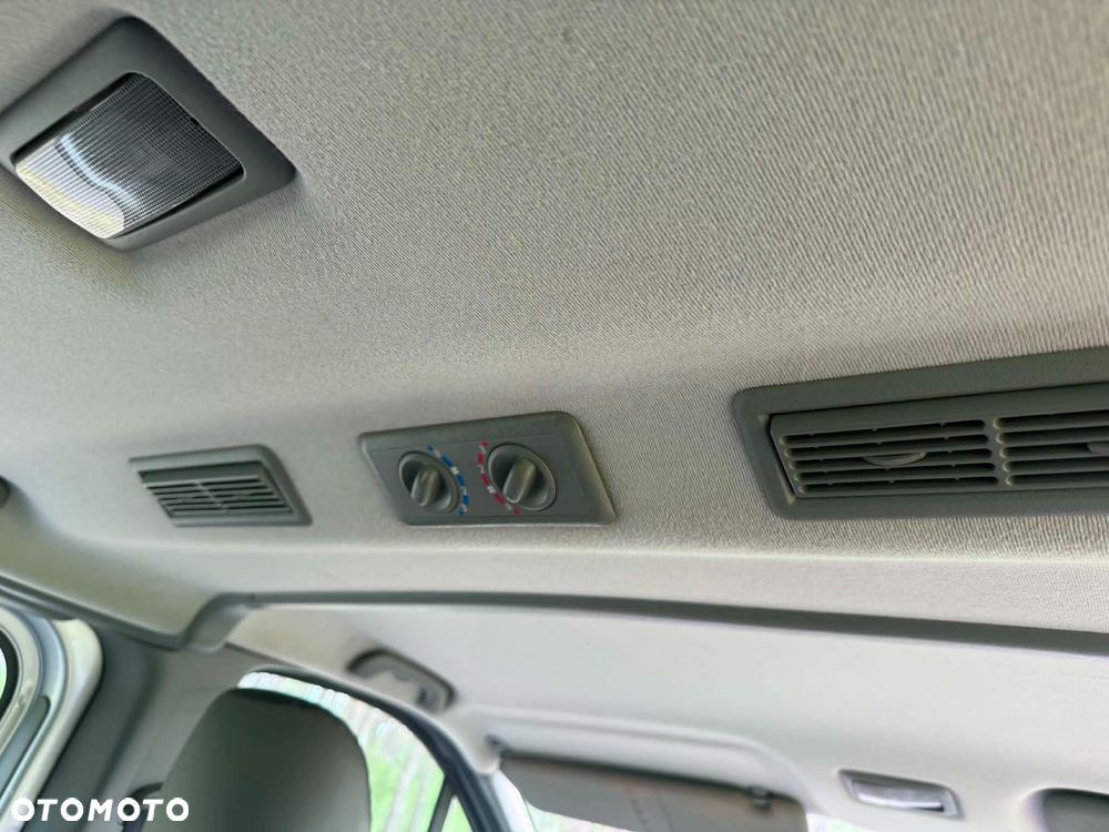 Opel Vivaro Tour - 9