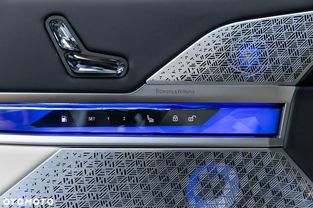 BMW Seria 7 M760e PHEV xDrive Individual Edition sport - 28