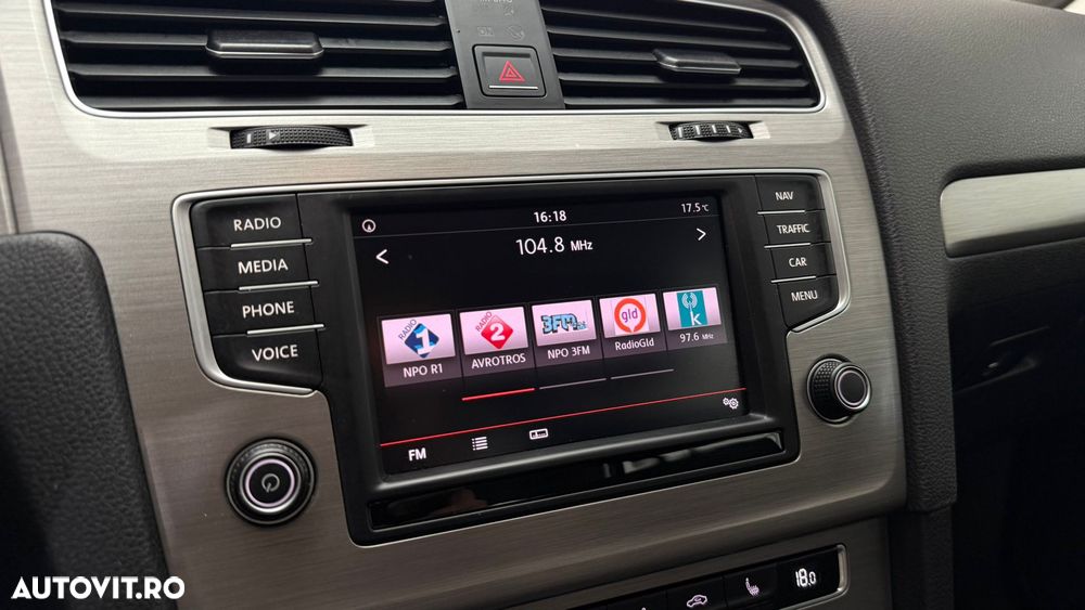 Volkswagen Golf 1.6 TDI BlueMotion Comfortline - 22