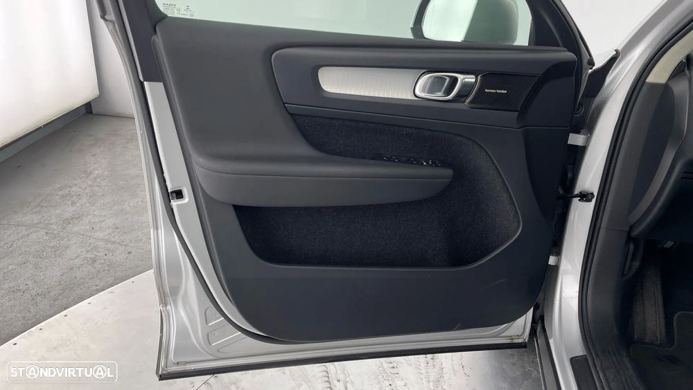 Volvo XC 40 2.0 D4 Momentum Plus AWD - 6