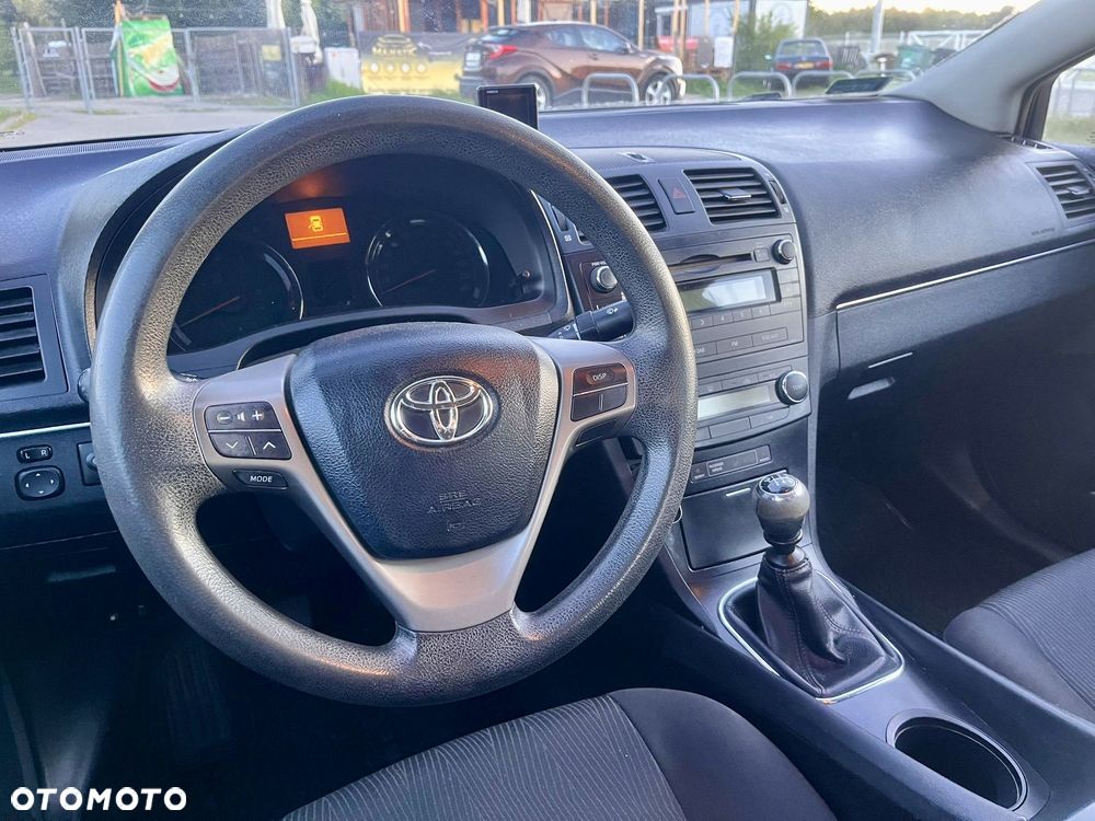 Toyota Avensis 1.8 Sol - 12