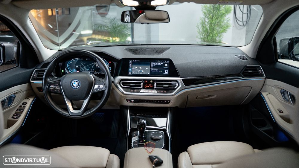 BMW 320 e Touring Line Luxury Auto - 36