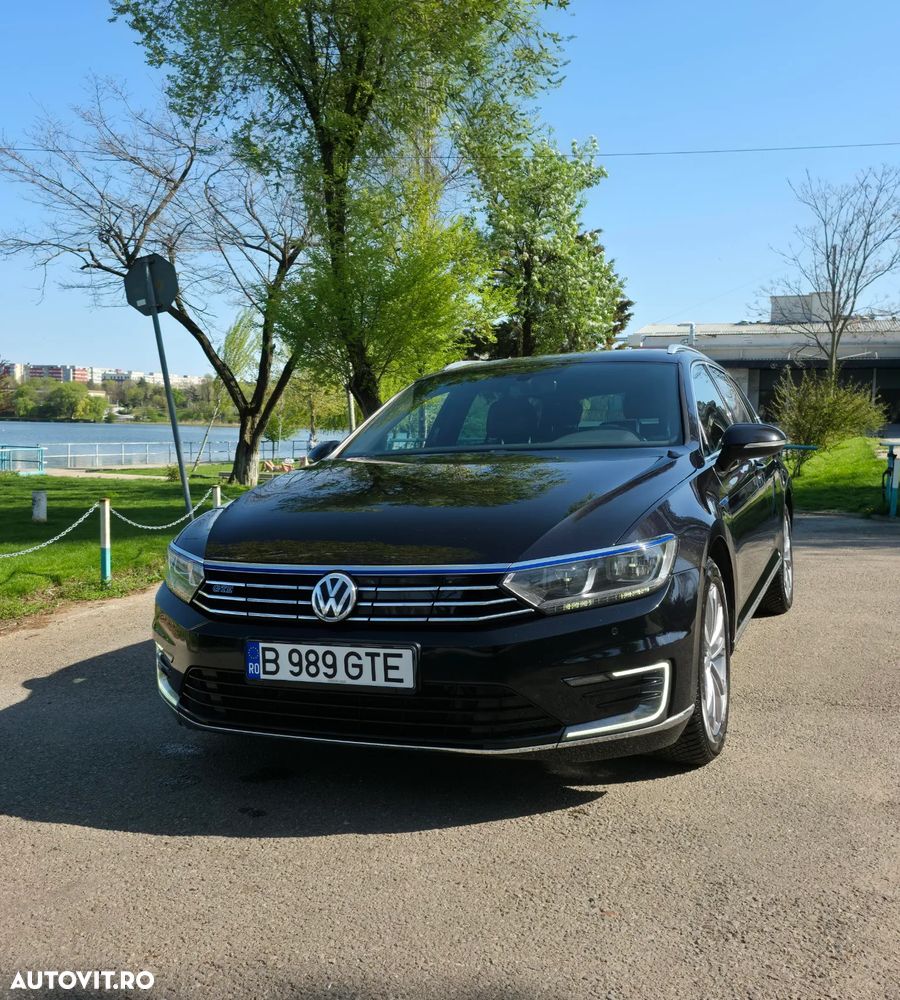 Volkswagen Passat - 1