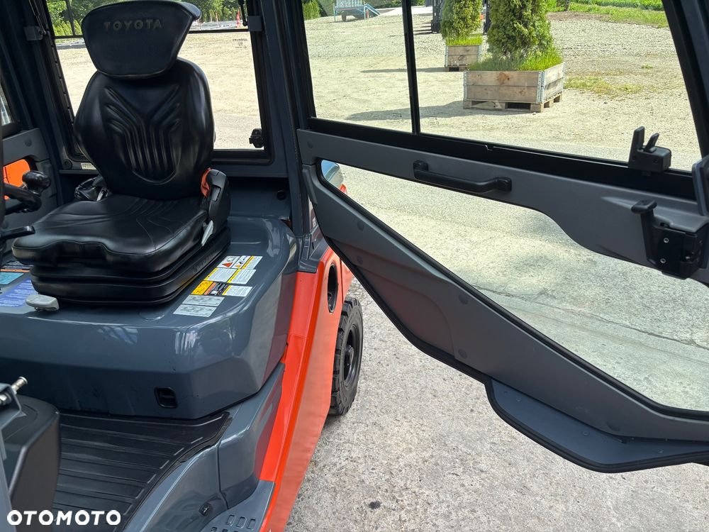 Toyota 8FGF25 diesel przesuw pozycjoner KABINA 2022r 88500netto 2022' - 19