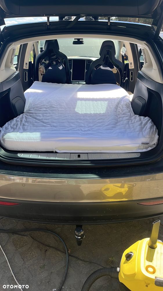 Tesla Model X Long Range Plus - 18