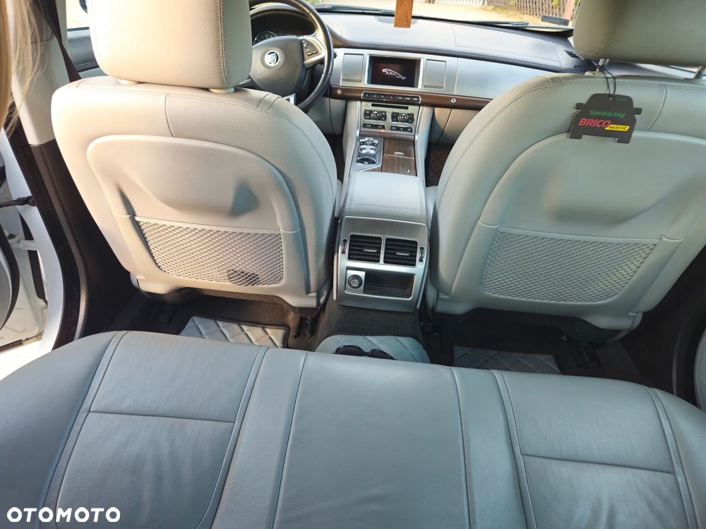 Jaguar XF 2.0 T Premium Luxury - 9