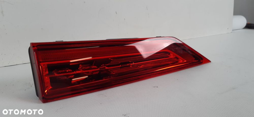 VOLVO XC60 II LAMPA PRAWA TYŁ 31446618 - 3