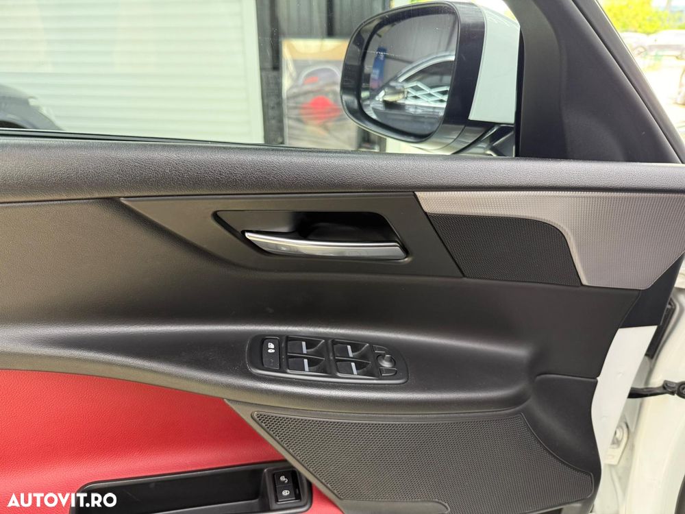 Jaguar XE 2.0 AWD R-Sport - 23