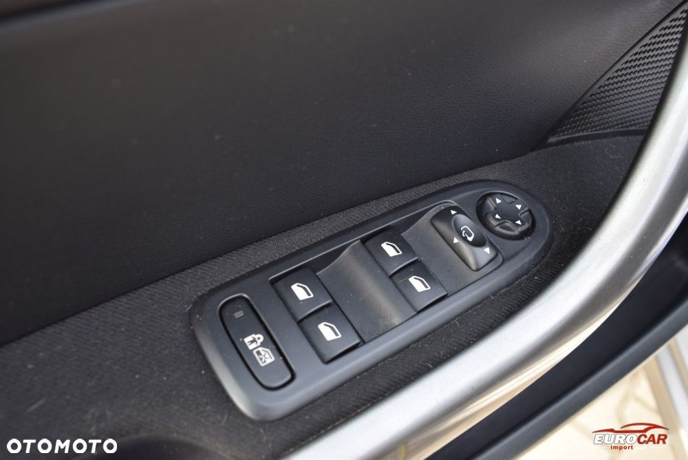 Peugeot 308 1.6 HDi Premium - 20