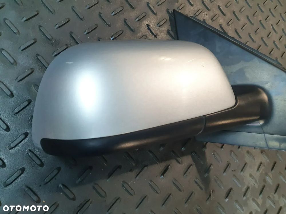 PRAWE LUSTERKO VOLKSWAGEN POLO 9N 2001-2005 5 PIN EUROPA SREBRNE - 2