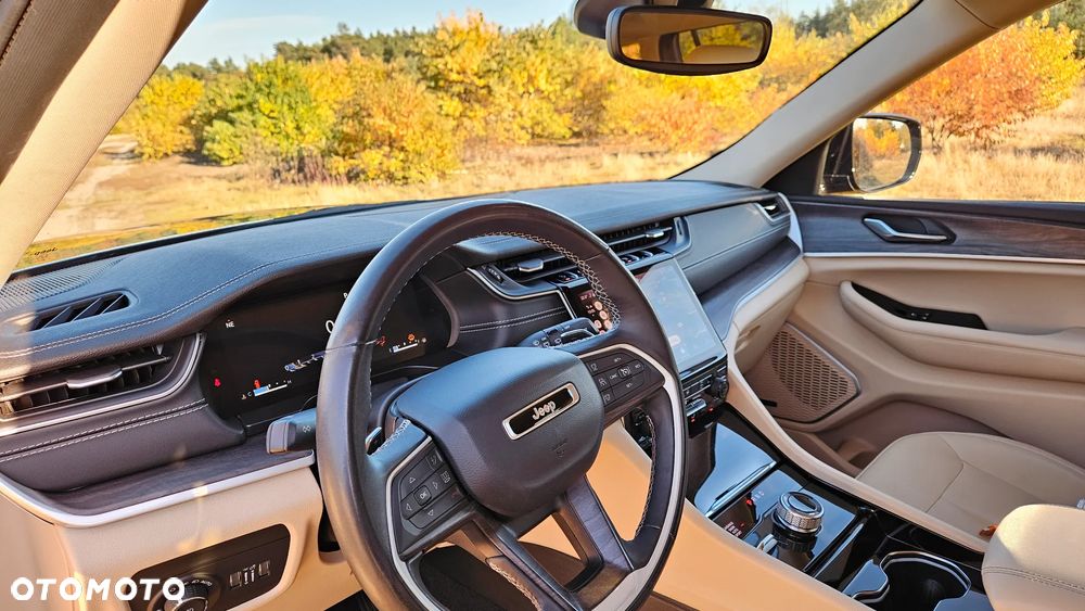 Jeep Grand Cherokee - 19