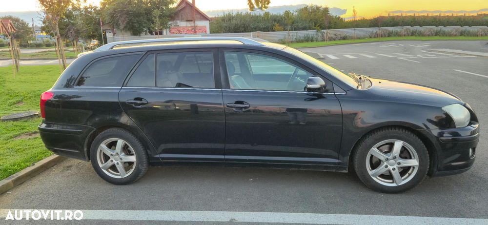 Toyota Avensis 2.2 D-4D Station Wagon Sol - 3