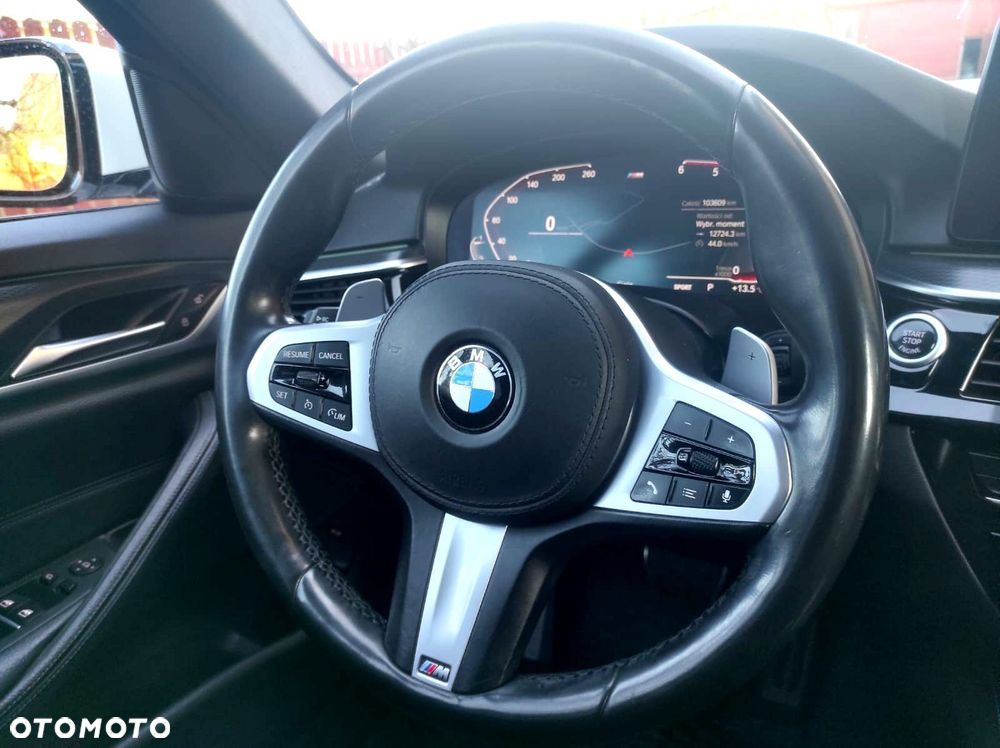 BMW Seria 5 520d xDrive - 14