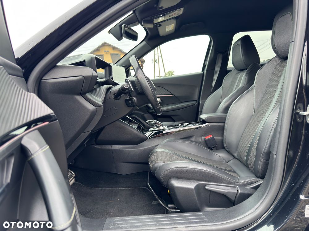 Peugeot 2008 PureTech 130 EAT8 GT - 17