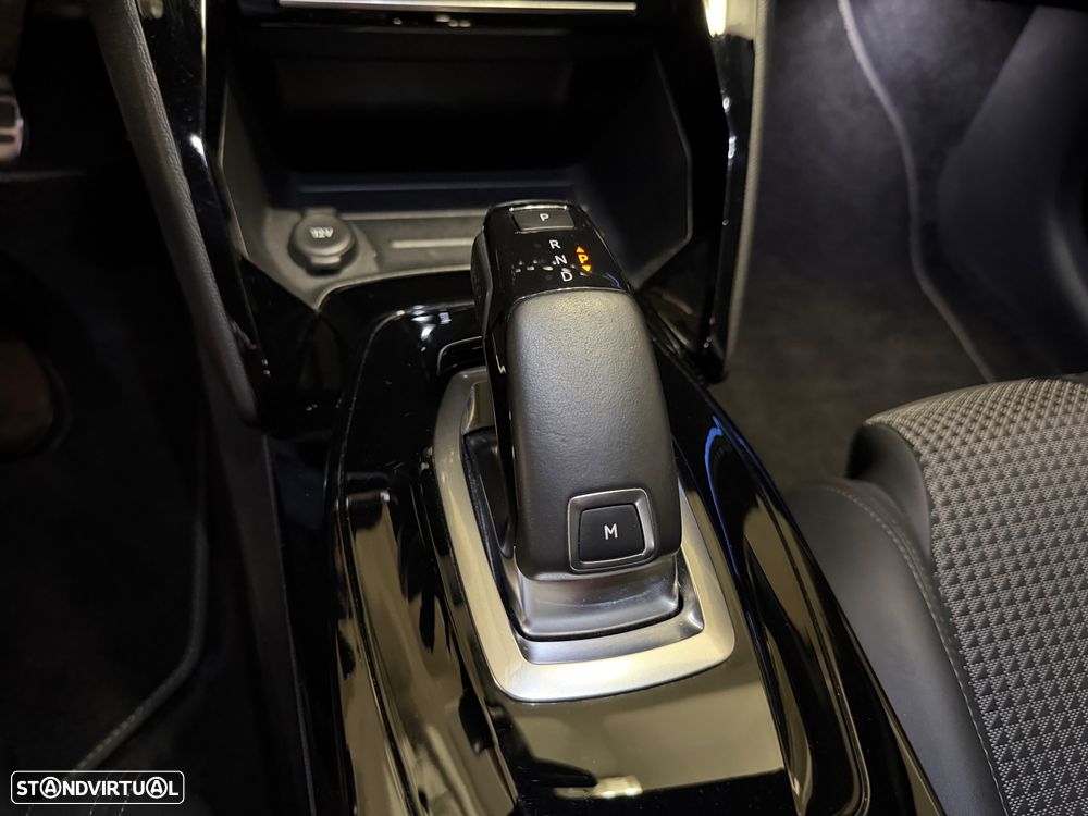 Peugeot 208 1.2 PureTech GT Line EAT8 - 7