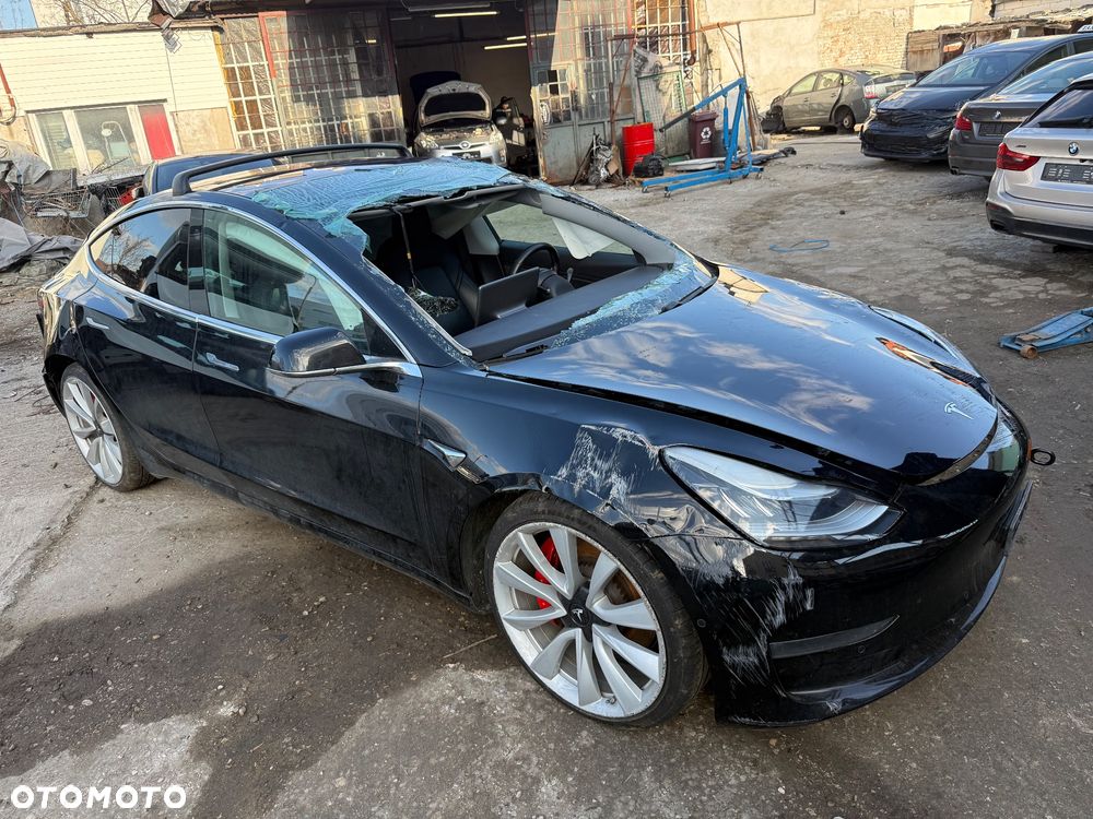 Tesla Model 3 - 31