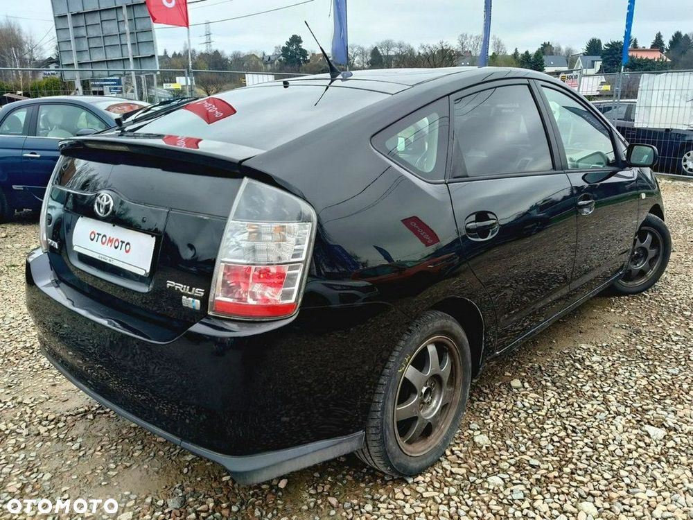 Toyota Prius - 3
