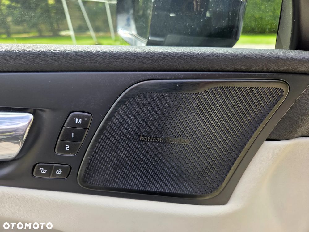 Volvo XC 60 D5 AWD Geartronic Inscription - 22