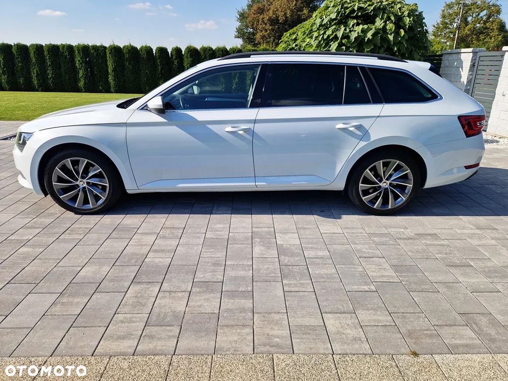 Skoda Superb Combi 2.0 TDI DSG SportLine - 4