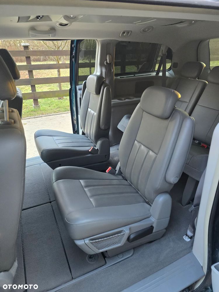 Chrysler Grand Voyager - 22