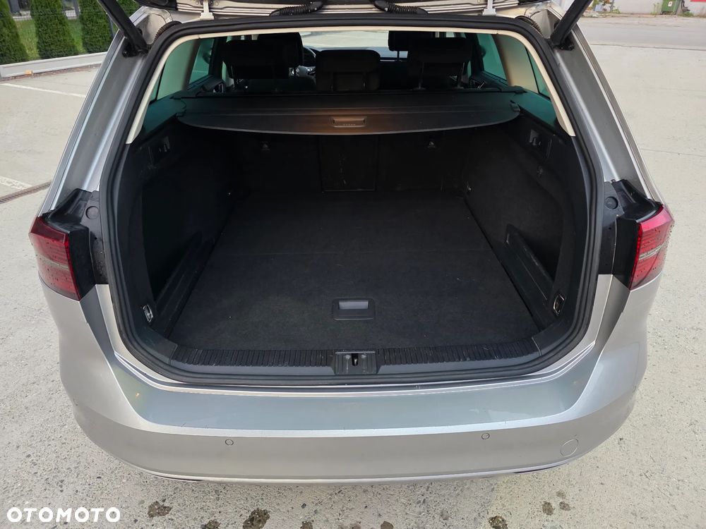 Volkswagen Passat 2.0 TDI SCR DSG Comfortline - 29