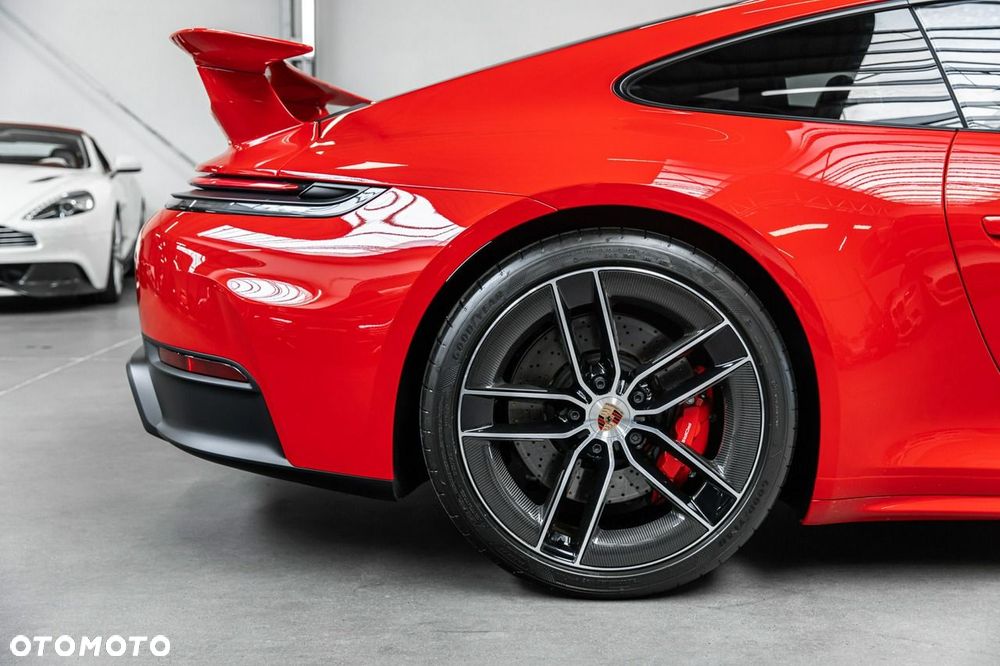 Porsche 911 Carrera 4 GTS PDK - 19