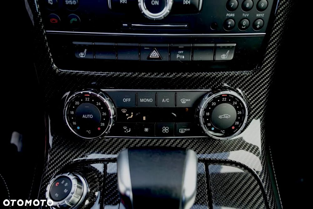 Mercedes-Benz SLS - 24