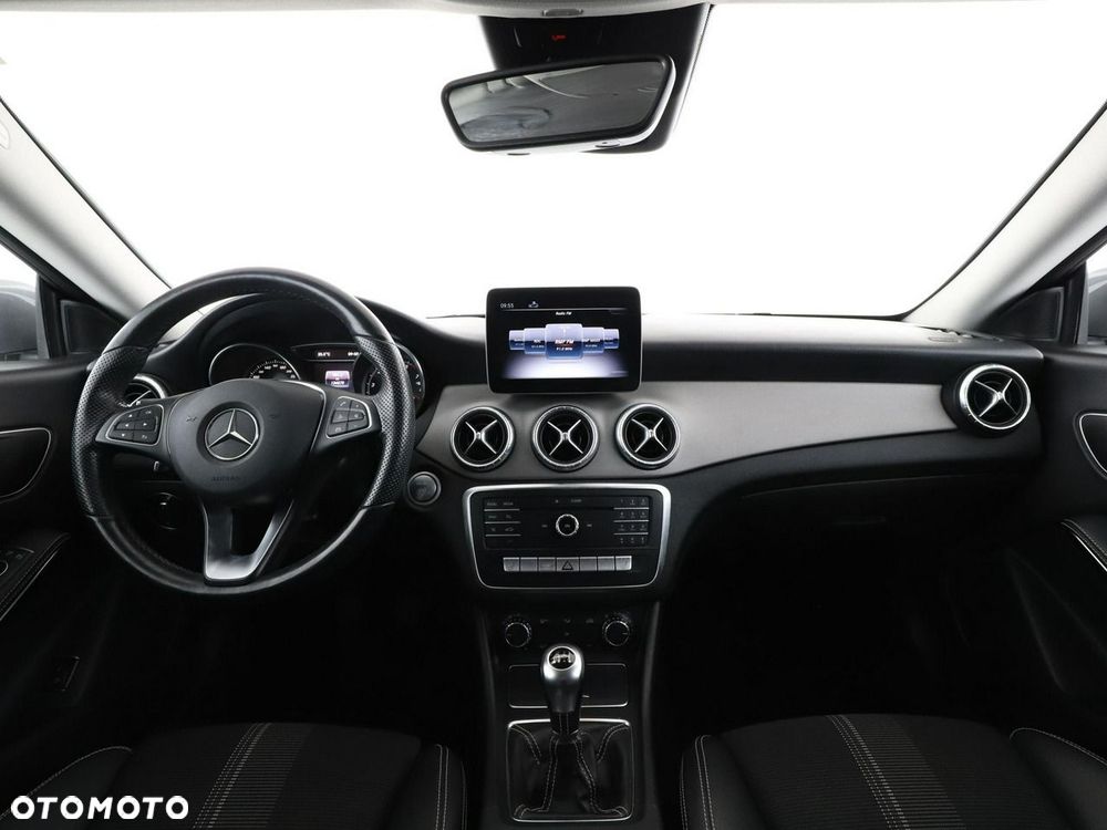 Mercedes-Benz CLA 180 Urban - 16