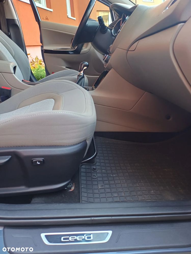 Kia Ceed 1.6 GDI XL - 17