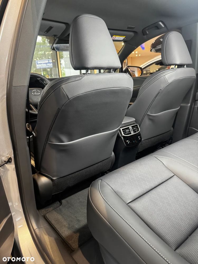 Lexus RX 350h Prestige - 24