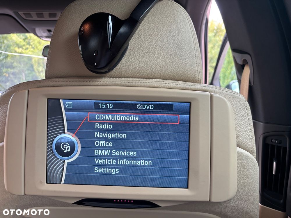 BMW Seria 7 740d - 23