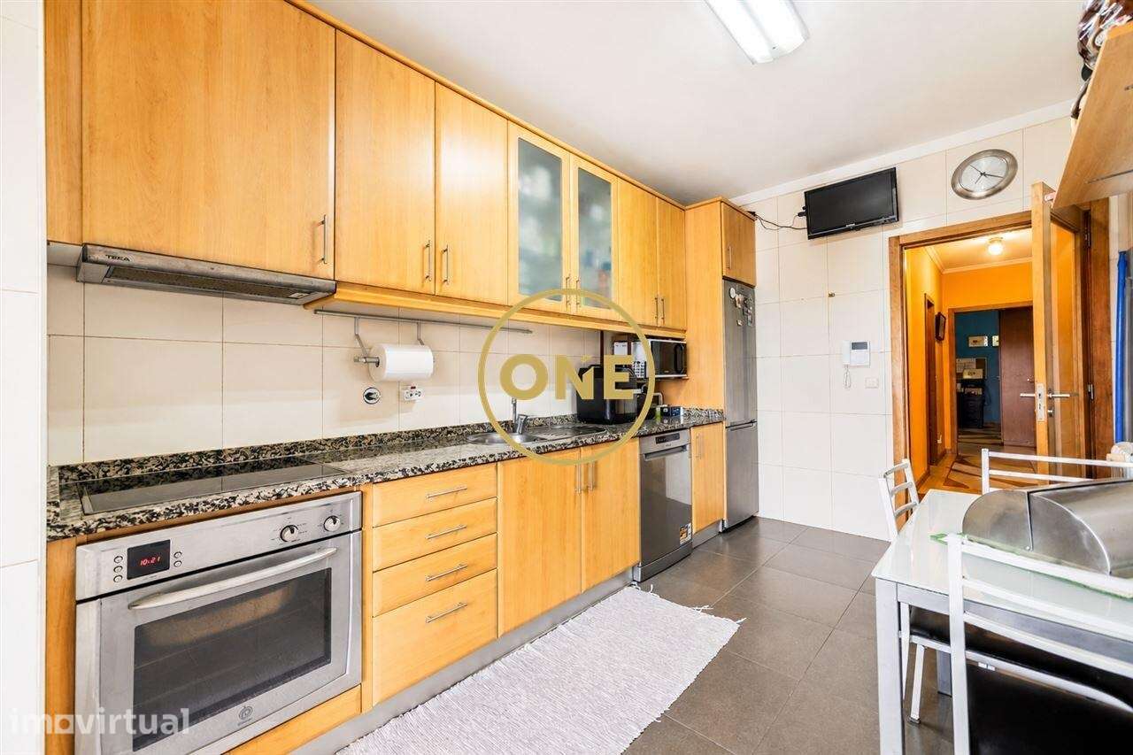 Apartamento T2 Junto ao Metro em Mindelo com Garagem para 3 Carros! - Grande imagem: 4/23