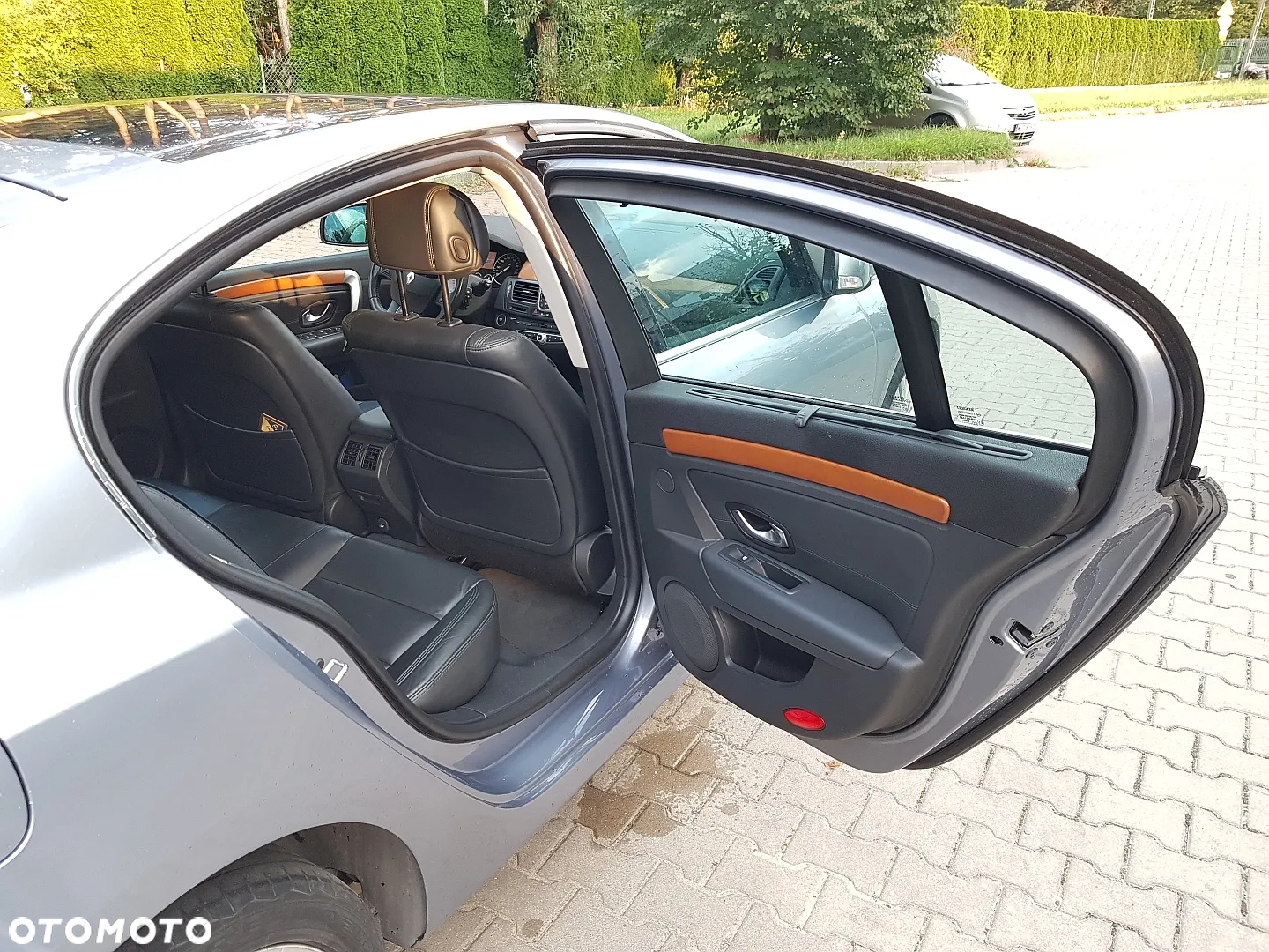 Renault Laguna dCi 150 FAP Initiale - 8