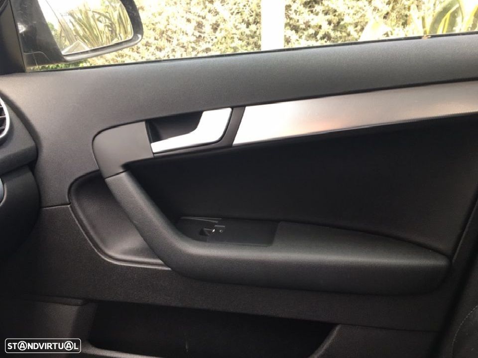 Audi A3 Sportback 1.6 FSi Advance - 4