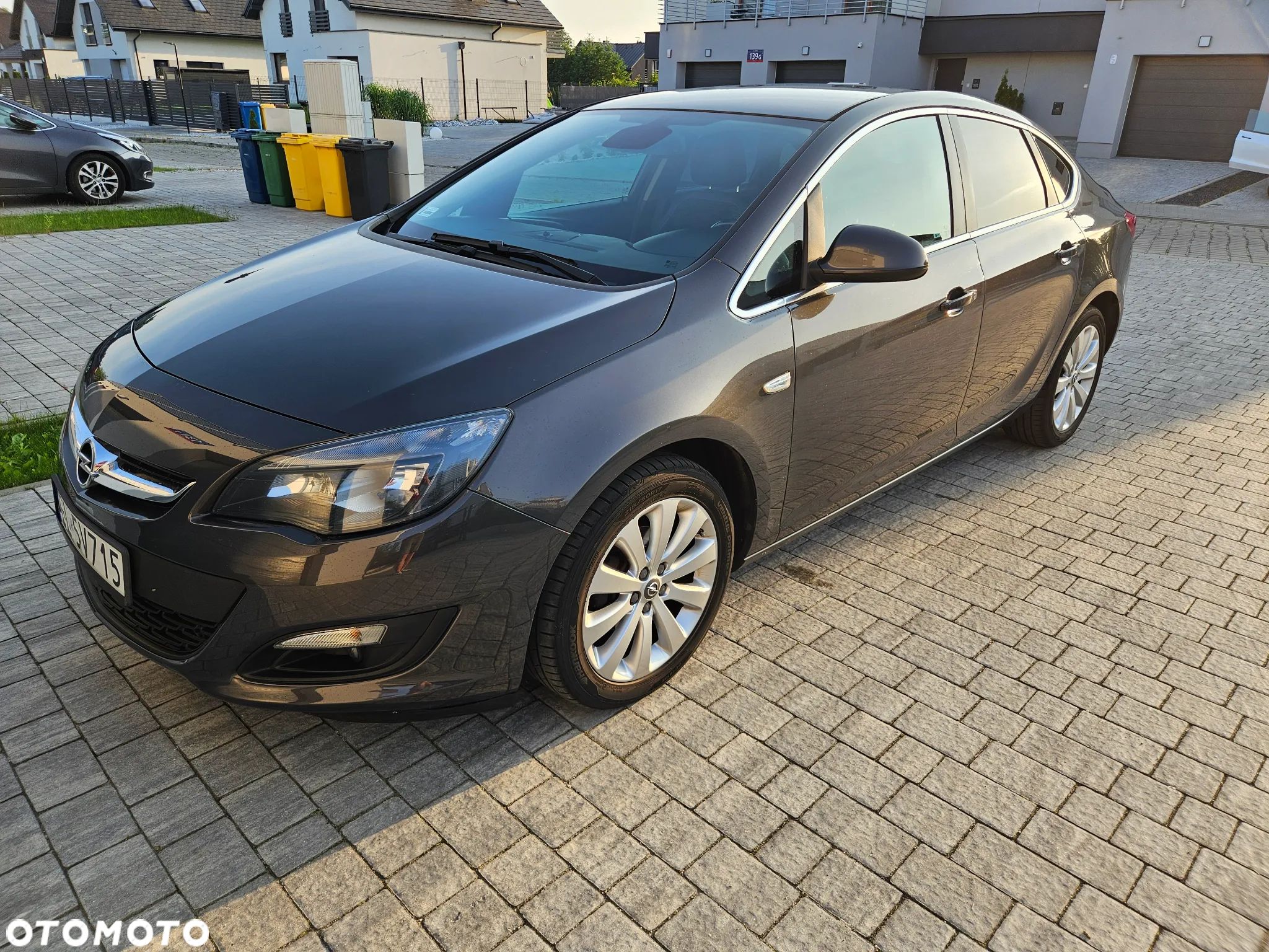Opel Astra IV 1.4 T Executive - 1