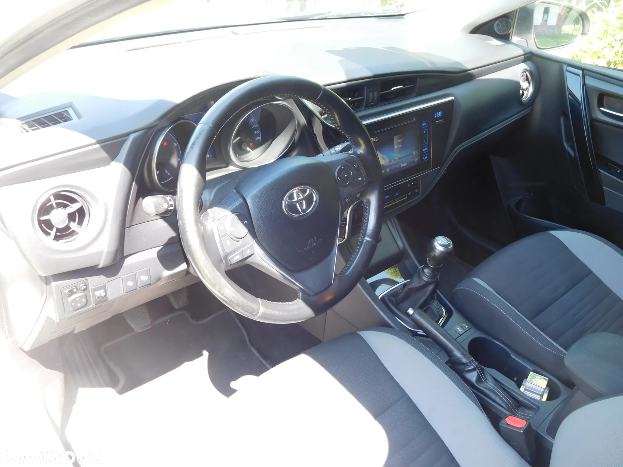 Toyota Auris 1.6 D-4D Premium - 4