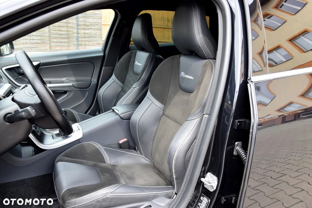 Volvo V60 D4 R-Design - 17