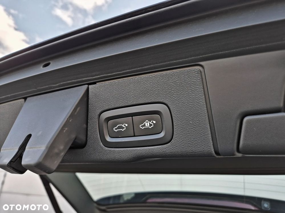 Volvo XC 60 B4 D Momentum Pro - 36