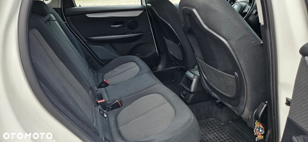 BMW Seria 2 216d - 19