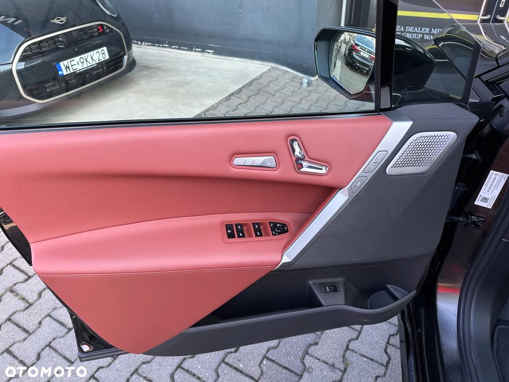 BMW iX - 11